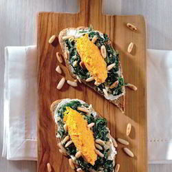 Рецепт Бутерброда с щавелем, творожным сыром и морковным муссом