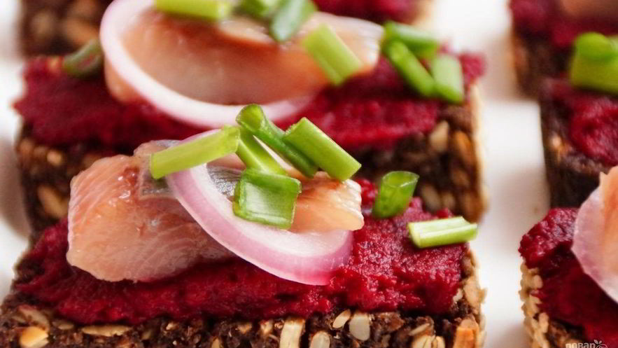 Рецепт бутерброда с сельдью просто и вкусно