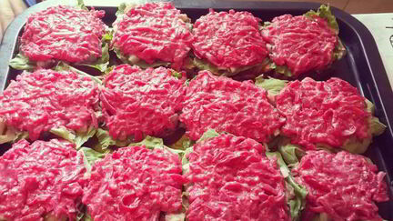 Рецепт Бутерброда с селедкой и свеклой