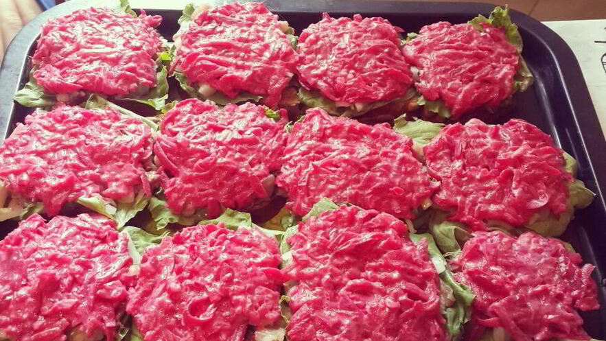 Рецепт бутерброда с селедкой и свеклой