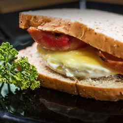 Рецепт Бутерброда с яйцом в микроволновке