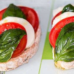 Рецепт Бутербродов Капрезе с моцареллой