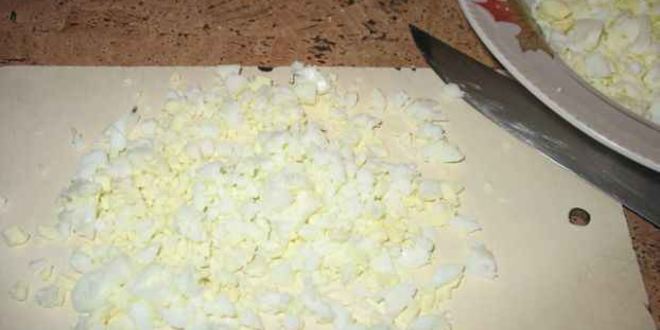 Рецепт бутербродов с чесноком и рубленым яйцом