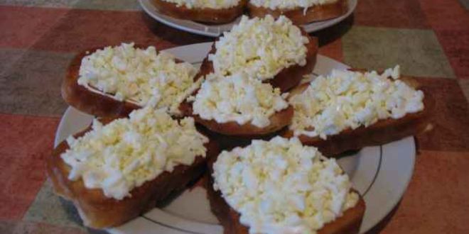 Рецепт бутербродов с чесноком и рубленым яйцом