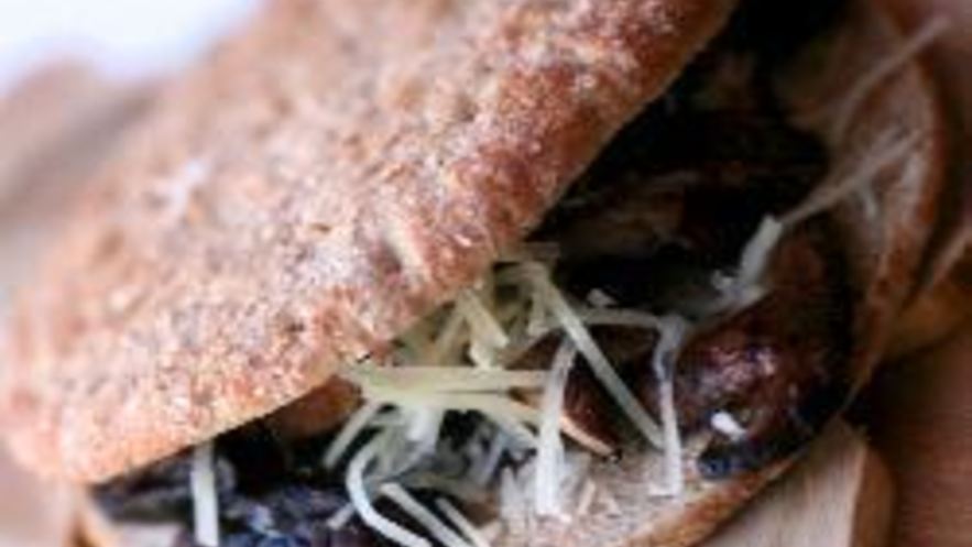 Рецепт бутербродов с грибами и сыром