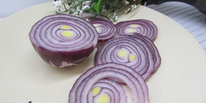 Рецепт бутербродов с лососем, свеклой и авокадо