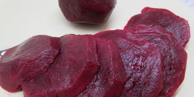 Рецепт бутербродов с лососем, свеклой и авокадо