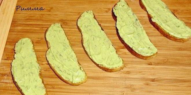 Рецепт бутербродов с малосольной семгой и авокадо