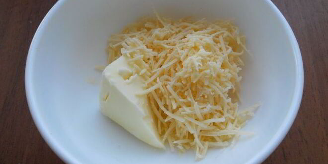 Рецепт бутербродов с сыром, оливками и красной икрой