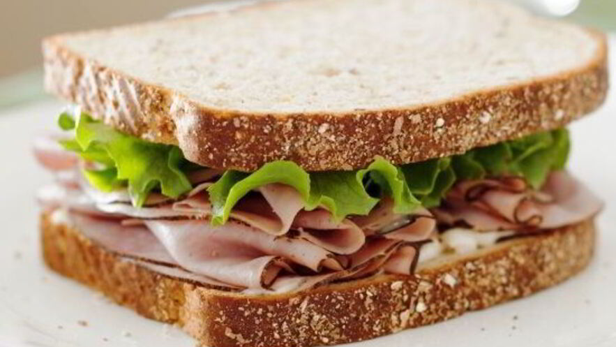 Рецепт бутербродов с ветчиной и овощами