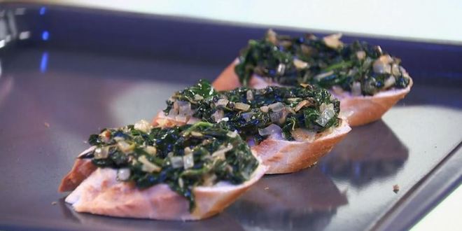 Рецепт бутербродов со шпинатом и перепелиным яйцом