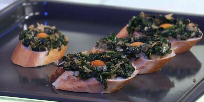 Рецепт бутербродов со шпинатом и перепелиным яйцом