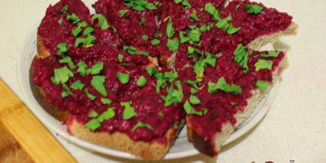 Рецепт бутербродов со свекольно-селедочной намазкой