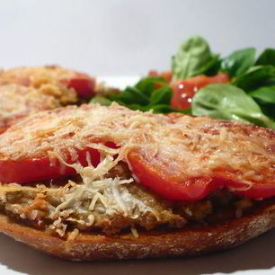 Рецепт Горячих бутербродов с баклажаново-кунжутной икрой и томатами