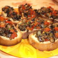 Горячие бутерброды с грибами и сладким перцем