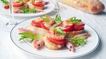 Рецепт Горячих бутербродов с помидорами и креветками