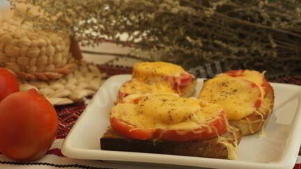 Рецепт Горячих бутербродов с помидорами и сыром в духовке