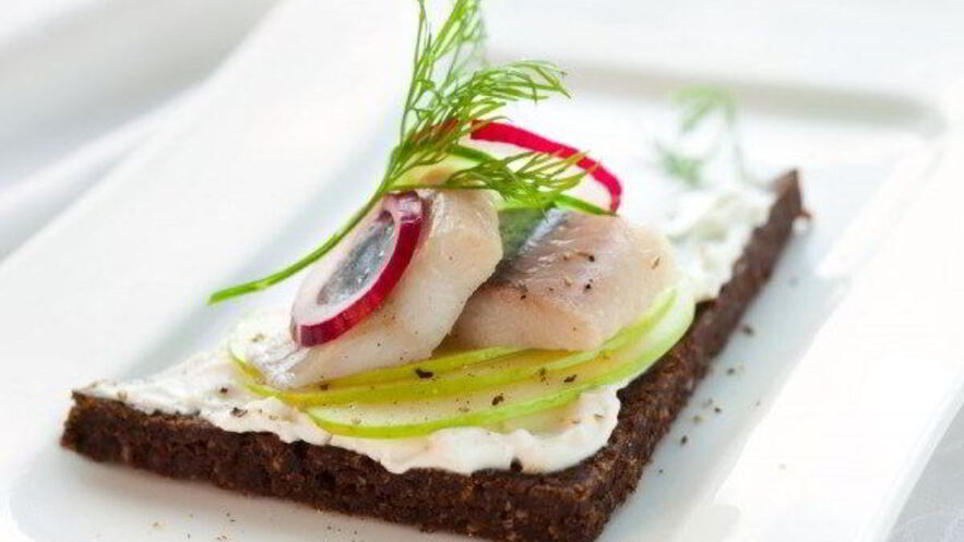 Рецепт норвежских бутербродов с селедкой