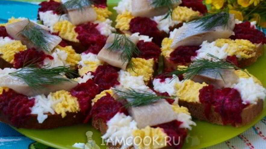 Рецепт праздничных бутербродов с сельдью