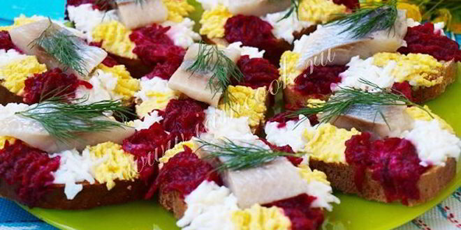 Рецепт праздничных бутербродов с сельдью