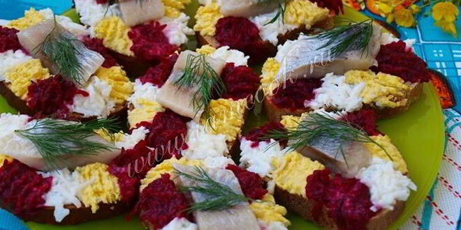 Рецепт праздничных бутербродов с сельдью
