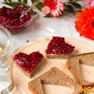 Рецепт Романтических бутербродов на завтрак в виде сердца