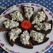 Закусочные бутерброды с сельдью