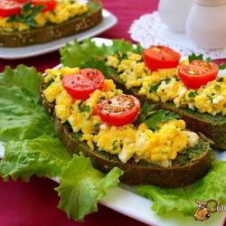 Рецепт Зеленых бутербродов с омлетом и брынзой