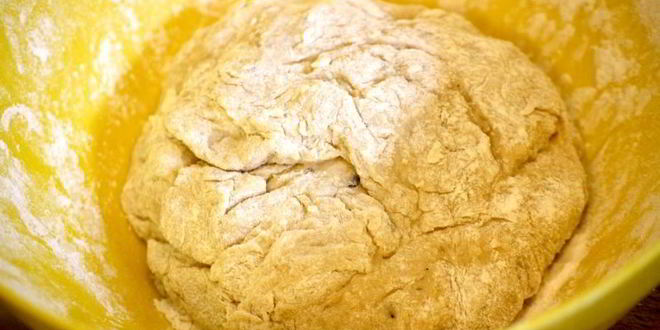 Рецепт чебурека с начинкой из баранины и брынзы с чесночным соусом