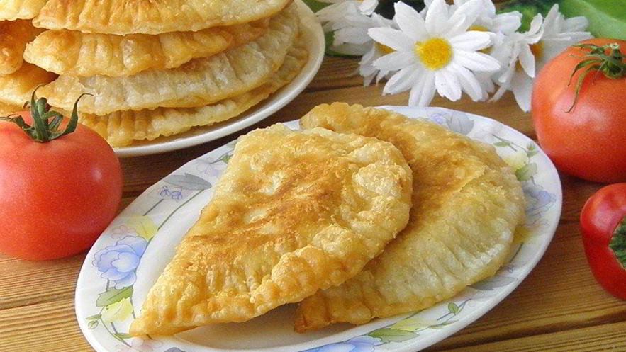 Рецепт чебуреков из слоеного бездрожжевого теста