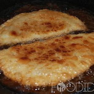 Рецепт Чебуреков из слоеного теста