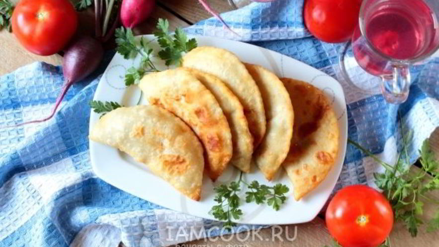 Рецепт чебуреков с грибами и сыром