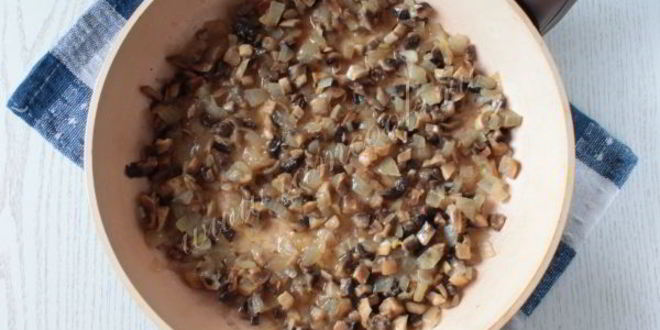 Рецепт чебуреков с грибами и сыром