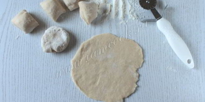 Рецепт чебуреков с грибами и сыром