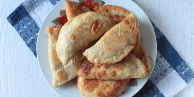 Рецепт чебуреков с грибами и сыром