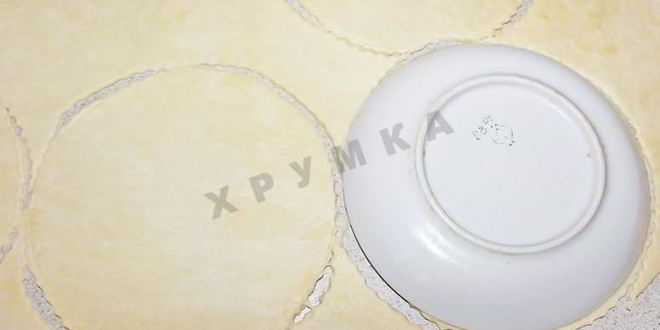 Рецепт крымских чебуреков из слоеного теста