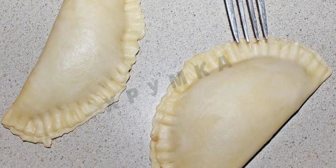 Рецепт крымских чебуреков из слоеного теста