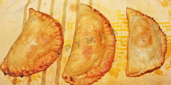 Рецепт крымских чебуреков из слоеного теста