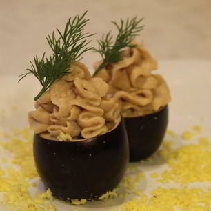 Рецепт Черных яиц, фаршированных тунцом