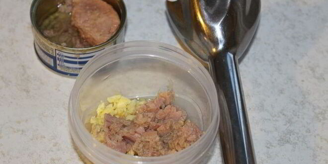 Рецепт черных яиц, фаршированных тунцом