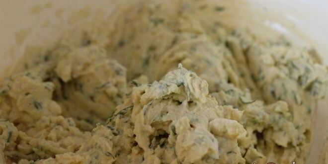 Рецепт фаршированных яиц с мягким творогом и лососевой пастой