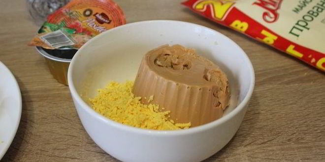 Рецепт фаршированных яиц с паштетом из индейки