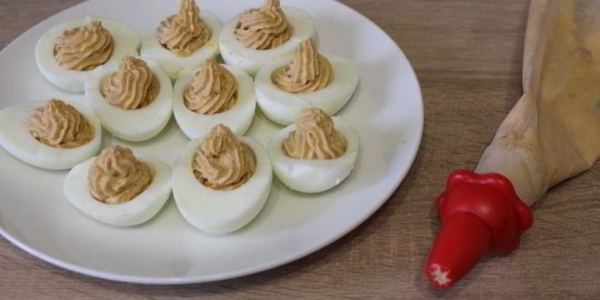 Рецепт фаршированных яиц с паштетом из индейки