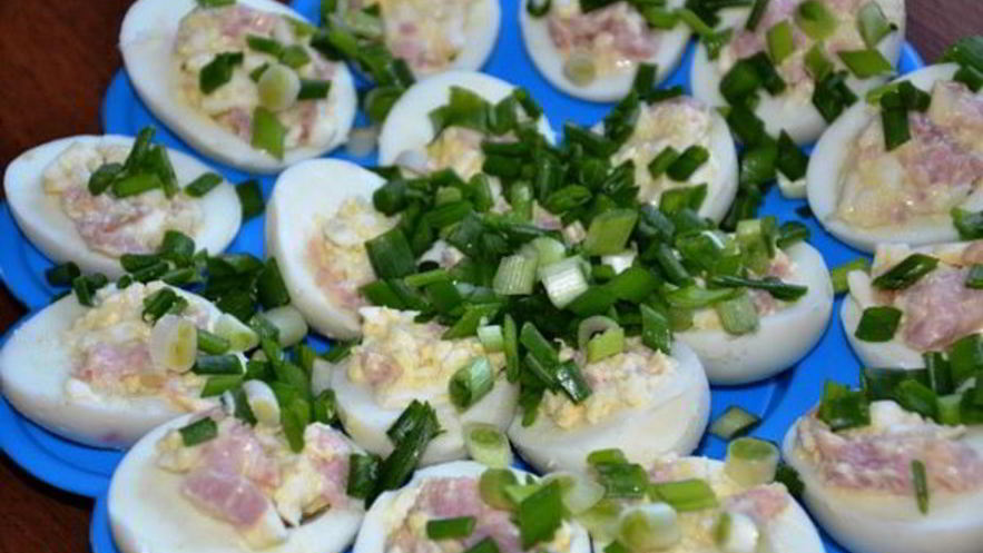 Рецепт фаршированных яиц с сыром пармезан