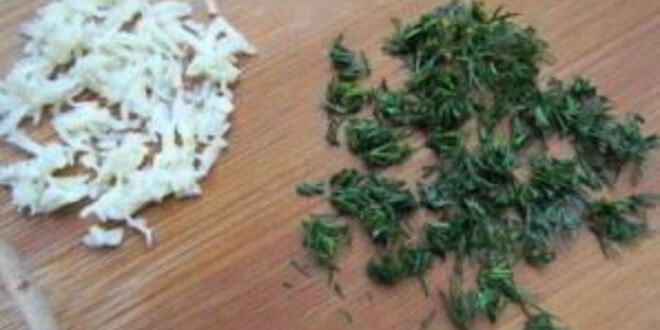 Рецепт фаршированных яиц со шпротами и красной икрой