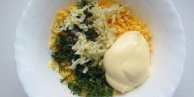 Рецепт фаршированных яиц со шпротами и красной икрой