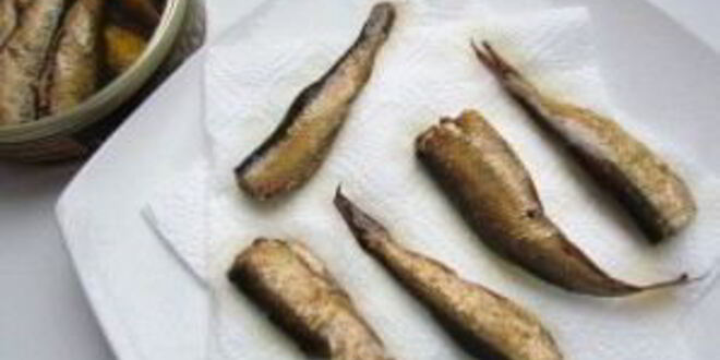 Рецепт фаршированных яиц со шпротами и красной икрой