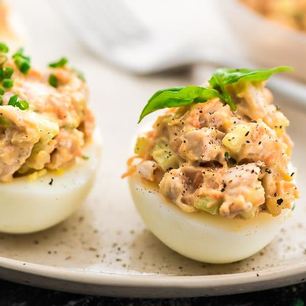 Рецепт Яиц, фаршированных курицей с овощами