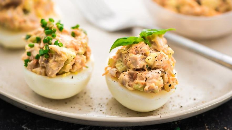 Рецепт яиц, фаршированных курицей с овощами