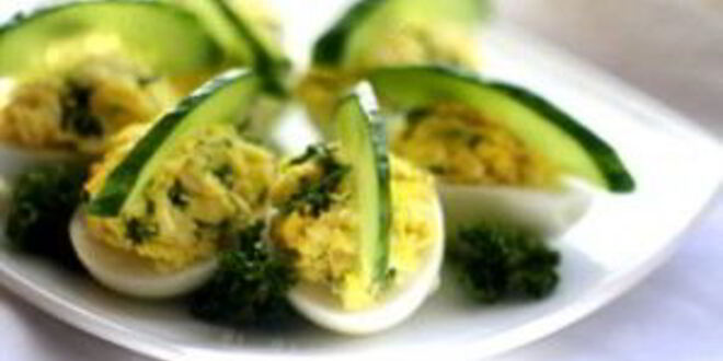 Рецепт яиц, фаршированных сыром и чесноком